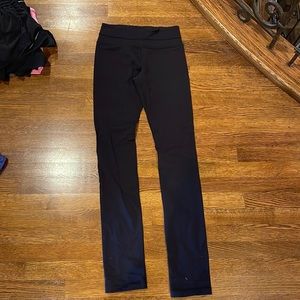 Black lululemon yoga pants